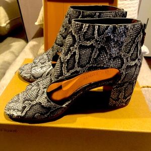 Gentle Souls Charlene sandals, size 8, brand new! Pewter/snakeskin.